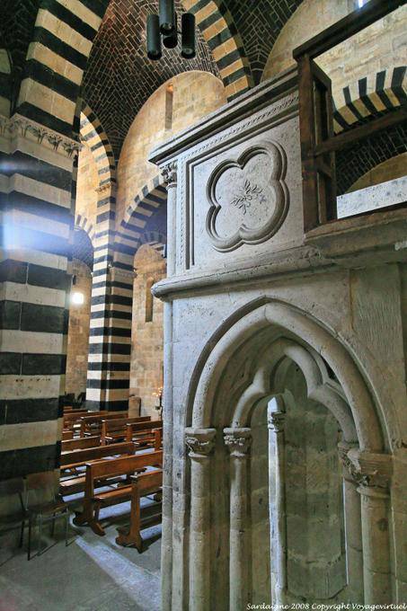Thiesi, Église de San Pietro di Sorres, détail de l'architecture intérieure, Borutta - Sardaigne