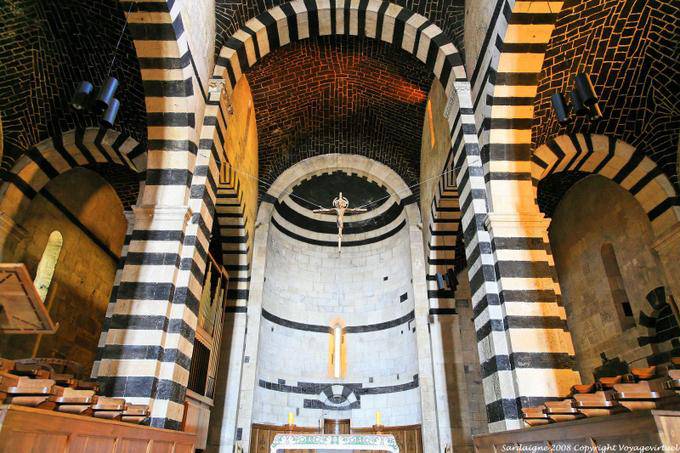 Thiesi, Église de San Pietro di Sorres, Christ suspendu dans la nef - Sardaigne