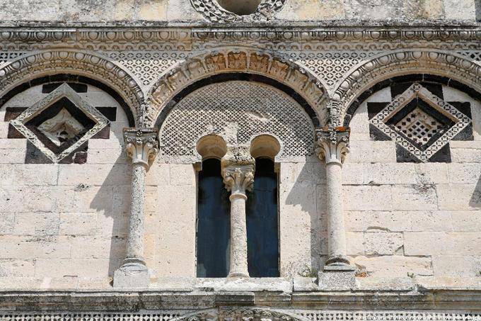 Détail de la façade de la Basilique, Église de San Pietro di Sorres, Thiesi - Sardaigne