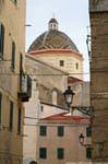 Alghero, San Michele, le dôme de l'église et ses tuiles polychromes, Sardaigne.
