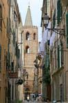 Alghero, via Umberto, face au clocher de Santa Maria, Sardaigne.