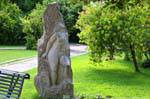 Chiaramonti, statue dans le jardin public Giorgio Vacca, Sardaigne.