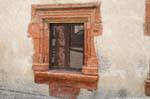 Fordongianus, Forum Traiani, reflet dans une fenêtre, Sardaigne.