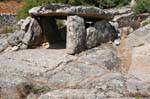 Luras, autre vue du dolmen Ciuledda, Sardaigne.