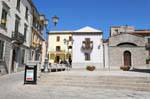 Luras, la place devant la chiesa del Purgatorio, Sardaigne.