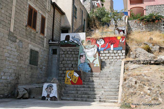 Orgosolo, les escaliers amusants, murales - Sardaigne
