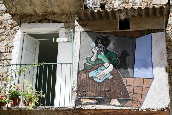 Orgosolo, jeu d'ombres sur le mur, murales - Sardaigne