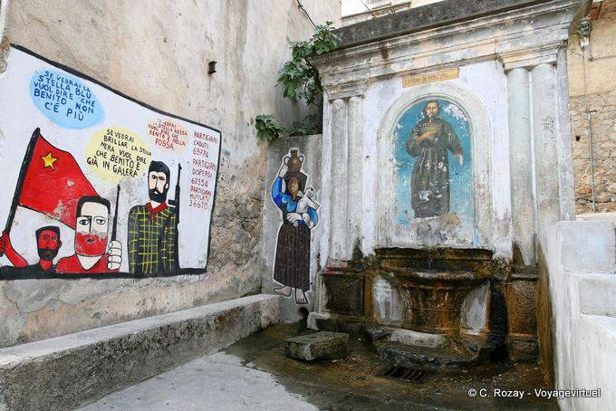 Orgosolo, la fontaine de Cunzimu et histoire d'étoile, murales - Sardaigne