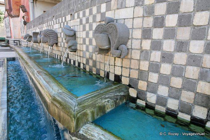 Tinnura, la fontaine du Zodiaque - Sardaigne