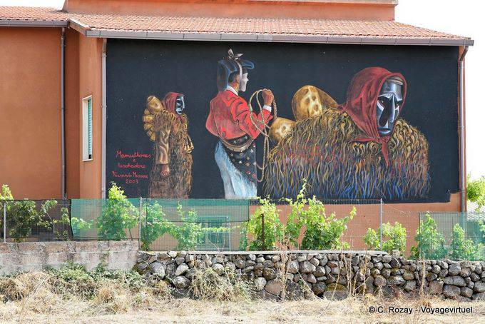 Tinnura, les Mamuthones, murales - Sardaigne