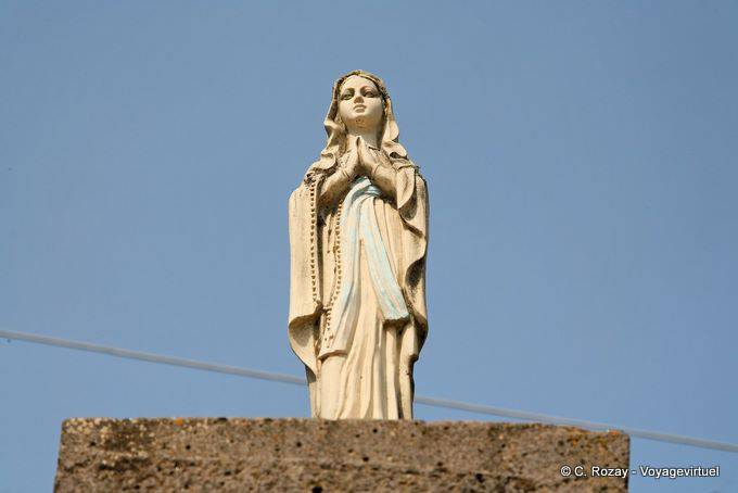 Tinnura, une statue de la Vierge - Sardaigne