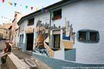 Orgosolo, hommage aux clandestins, fresque sur la Gelateria da Candela, Sardaigne.