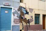 Orgosolo, le cavalier brisant le mur (Dopo Il Palio), murales, Sardaigne.