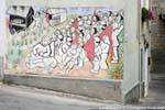 Orgosolo, la manifestation et les drapeaux rouges, murales, Sardaigne.