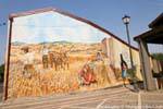 Tinnura, la récolte des blés, murales, Piazza del Municipio, Sardaigne.