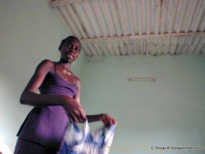 Essayage sous la tôle ondulée - Sénégal