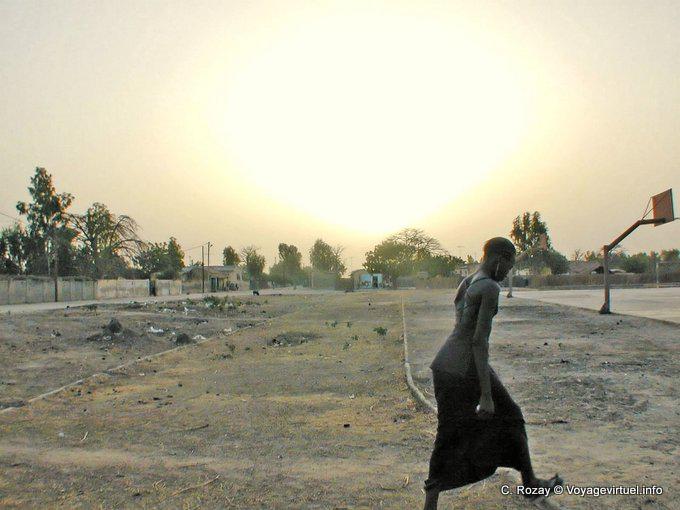Passage sous le soleil d'hiver, Foundiougne - Sénégal