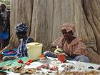 Vendeuses du marché de brousse, Senegal.