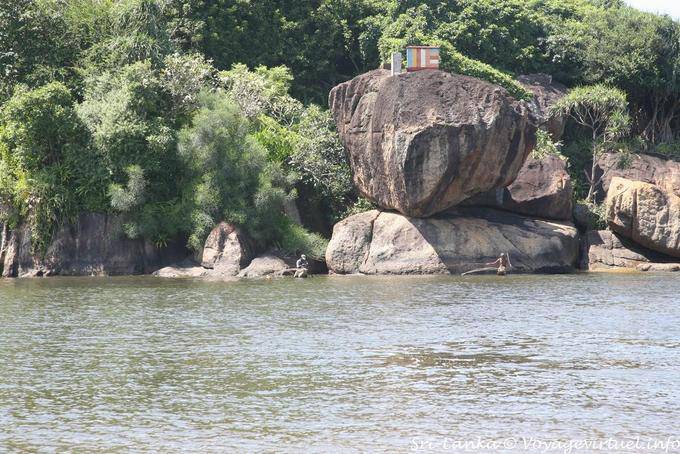 Temple du rocher, Bentota Ganga, Beruwela - Ceylan Sri Lanka