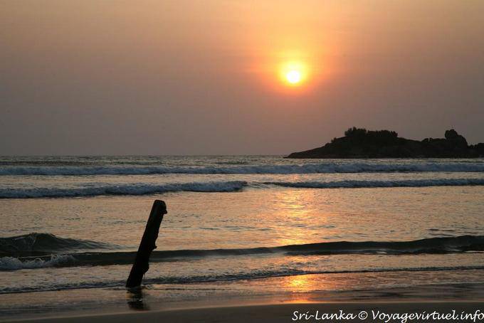 Beruwela îlot au coucher du soleil - Ceylan Sri Lanka