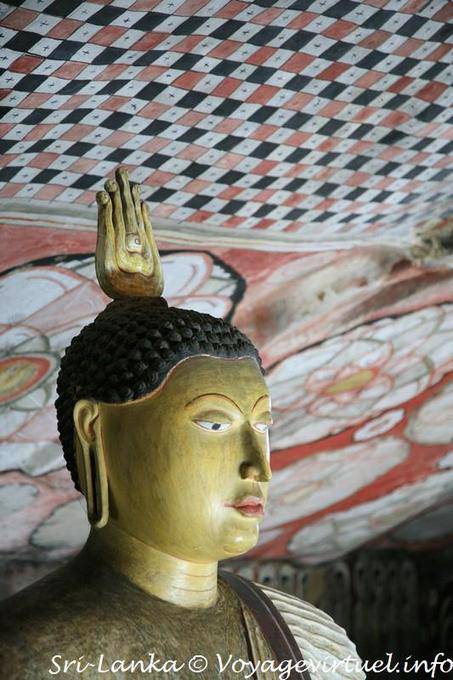 Damier peint sur la voûte d'une des grottes du Golden Temple de Dambulla - Ceylan Sri Lanka