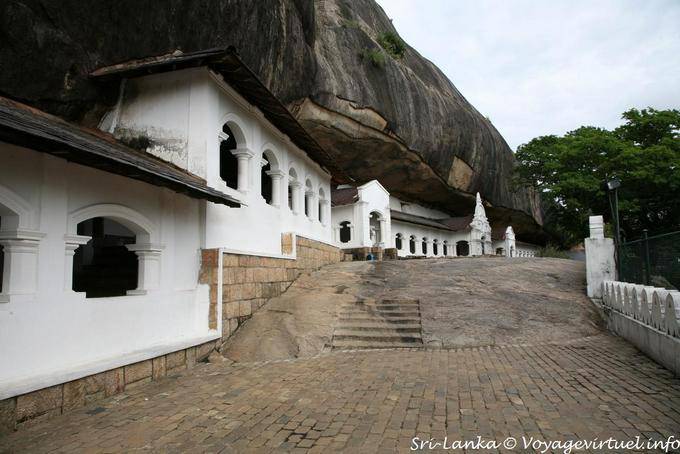 Vue sur le site du Rock Cave Temple depuis la terrasse de la grotte n°5, Dambulla - Ceylan Sri Lanka