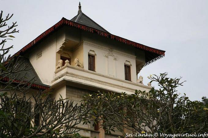 Maison avec sculptures de lions sur le balcon, Kandy - Ceylan Sri Lanka
