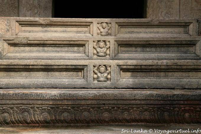 Décoration des marches d'escalier, Sri Dalada Maligawa, Kandy - Ceylan Sri Lanka