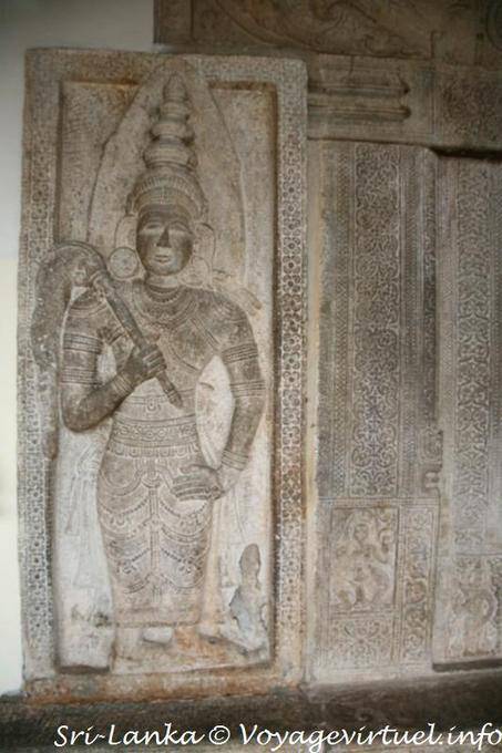 Sculpture sur pierre d'un Gardien du temple, Dalada Maligawa, Kandy - Ceylan Sri Lanka