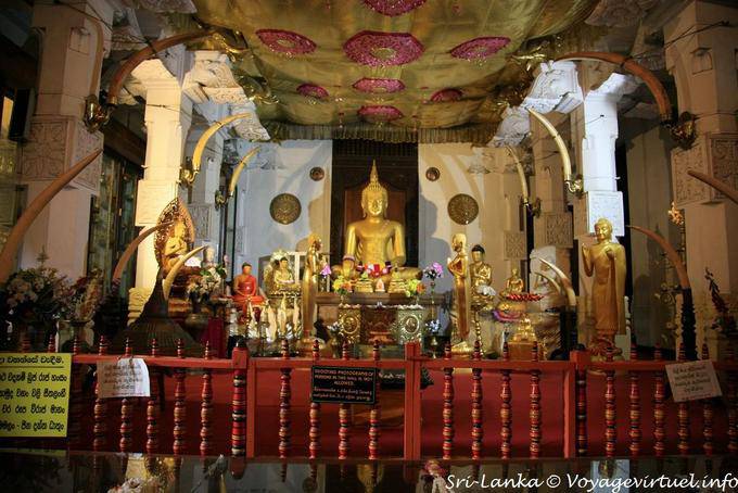Chapelle située dans le nouveau temple, Dalada Maligawa, Kandy - Ceylan Sri Lanka