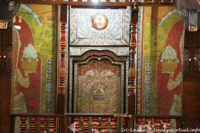 Porte de la relique de la dent ou 