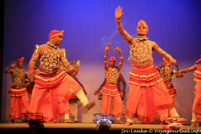 Raban (danse des tambourins), folklore agraire, Kandy - Ceylan Sri Lanka
