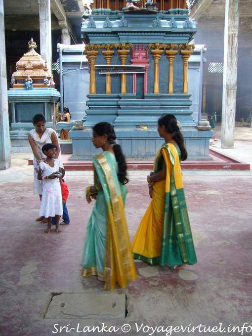 Technique de drapé du sari, Temple Hindou Matale - Ceylan Sri Lanka