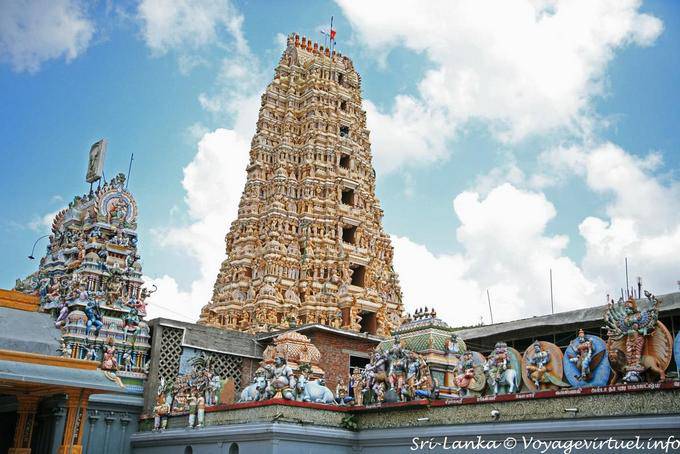 Le vimanam principal du temple dans le style architectural Dravidian, Muthumariamman temple, Matale - Ceylan Sri Lanka