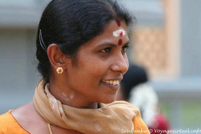 Bindi et 3eme oeil sur le front, temple Hindou Sri Muthumariamman Thevasthanam, Matale - Ceylan Sri Lanka