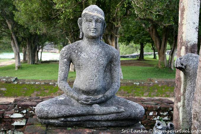 Medirigiriya, bouddha en lotus, position de méditation - Ceylan Sri Lanka