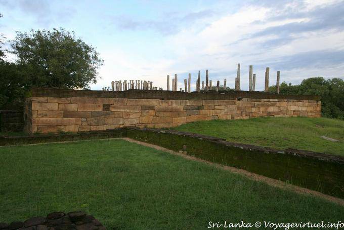 Mur de soutènement de la terrasse du vatadagaya, Medirigiriya - Ceylan Sri Lanka