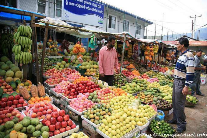 Etals colorés de fruits au marché de Nuwara Eliya - Ceylan Sri Lanka