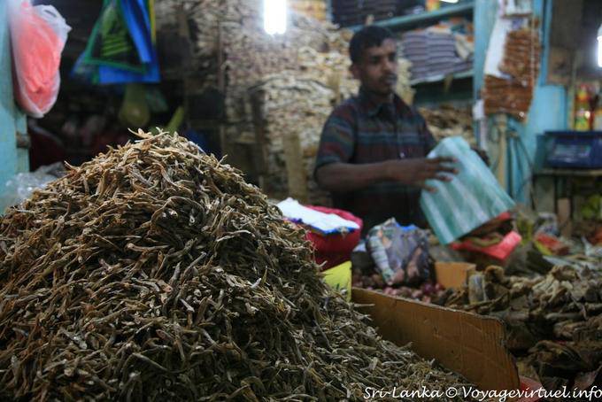 Montagne d'algues au marché de Nuwara Eliya - Ceylan Sri Lanka