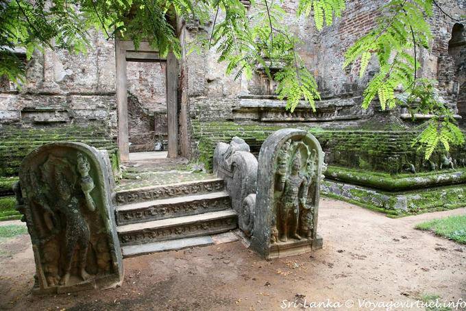 Alahana Parivena, entrée de temple, Polonnaruwa - Ceylan Sri Lanka