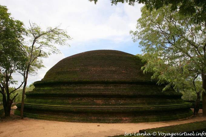 Stupa de crémation Pabalu Vihara, Alahana Parivena, Polonnaruwa - Ceylan Sri Lanka