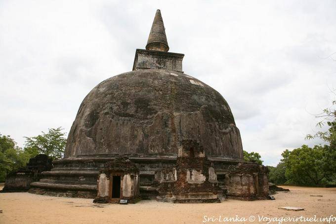 Dagaba en forme de bulle, Ran Kot Vehera, Polonnaruwa - Ceylan Sri Lanka