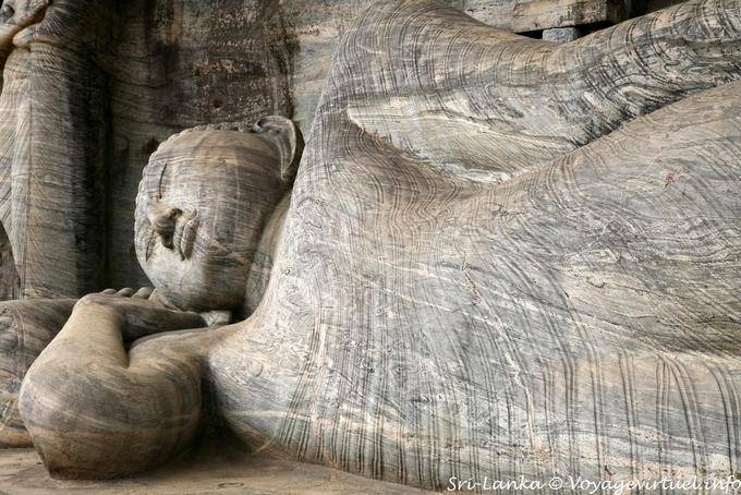 Haut du bouddha couché sculpté dans le roc, Gal Vihara, Polonnaruwa - Ceylan Sri Lanka