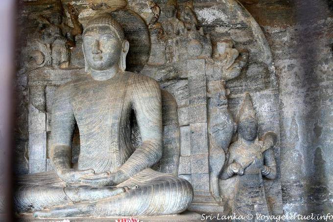 Statue de Vidyhadhara Guha avec le dieu Brahma Gal Vihara, Polonnaruwa - Ceylan Sri Lanka