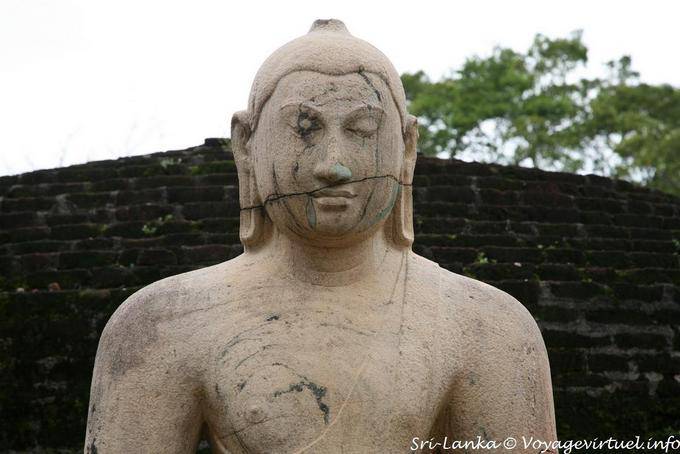 Buste d'un bouddha de la plateforme supérieure, Vatadage, Polonnaruwa - Ceylan Sri Lanka