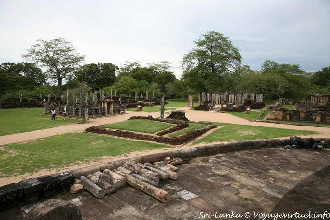Panorama sur Dalada Maluva vu depuis le Vatadage, Polonnaruwa - Ceylan Sri Lanka