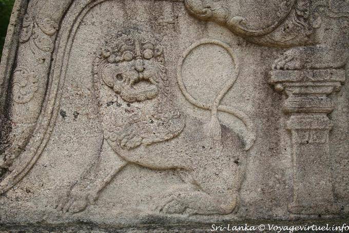 Etonnement félin, bas-relief Terrasse de la Dent, Vatadage, Polonnaruwa - Ceylan Sri Lanka