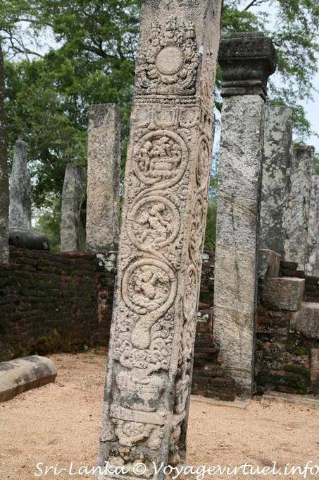 Colonne sculptée, Atadage, Dalada Maluva, Polonnaruwa - Ceylan Sri Lanka