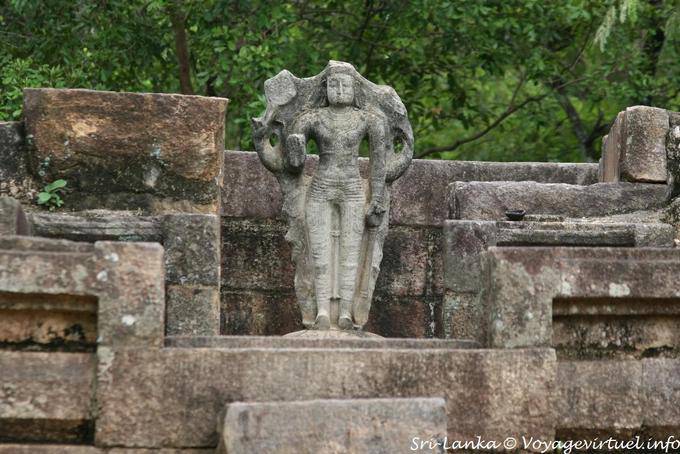 Bouddha en Mudrâ de l'absence de crainte, Terrasse de la dent, Polonnaruwa - Ceylan Sri Lanka