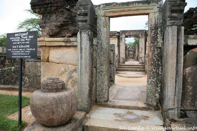 Temple Hatadage, reliquaire de la Debt sacrée et du Bol, Polonnaruwa - Ceylan Sri Lanka